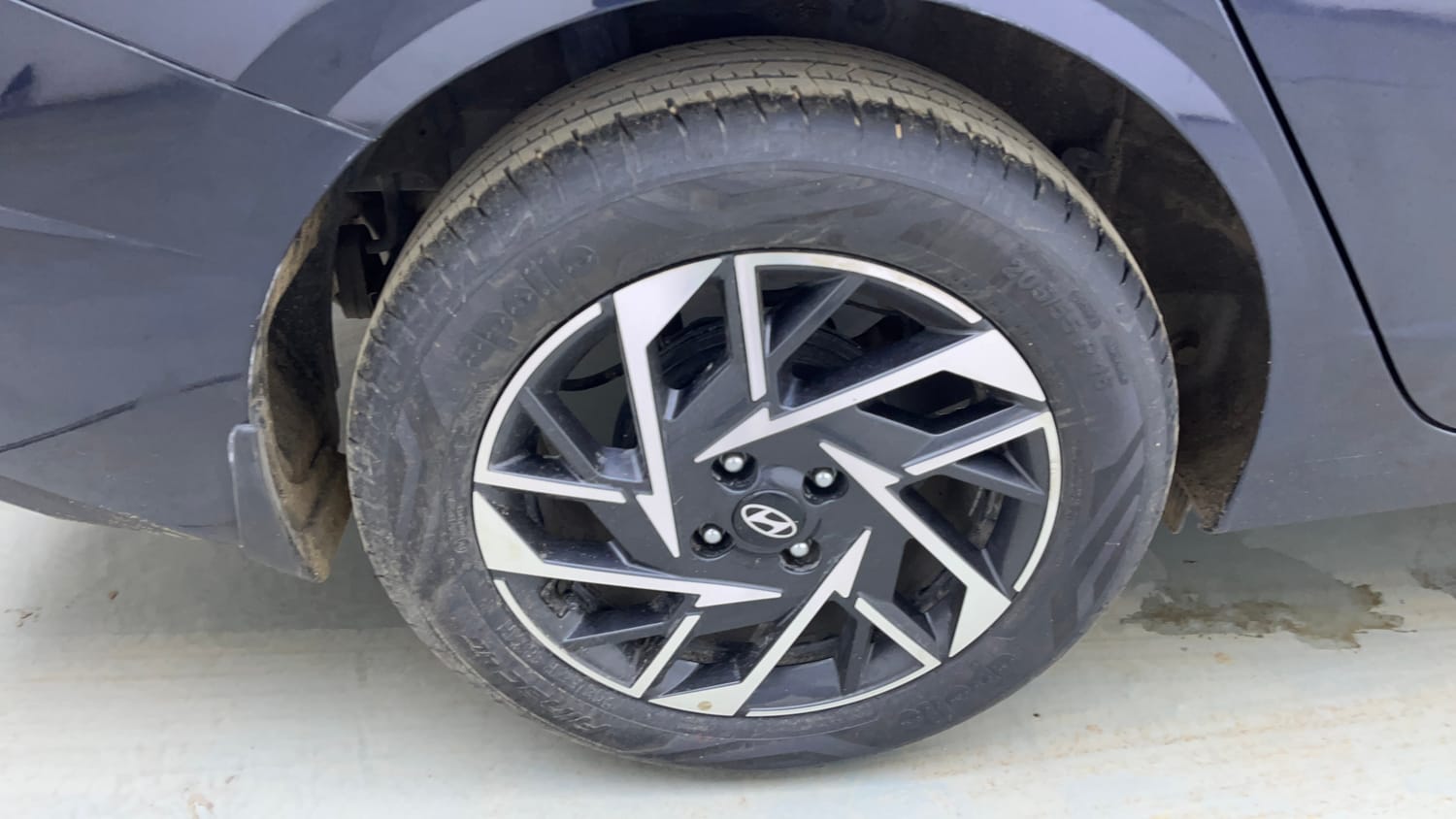 Used 2026 Hyundai Verna 1.5 MPi Petrol IVT HX 6 Petrol Automatic tyres RIGHT REAR TYRE RIM VIEW