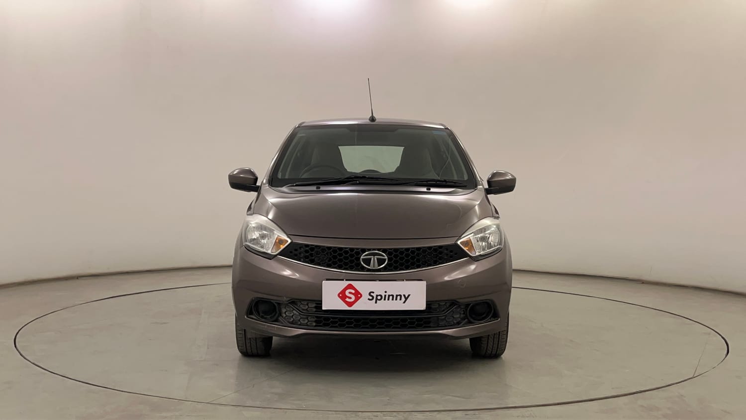 Used 2016 Tata Tiago Revotron XT Petrol Manual exterior FRONT VIEW