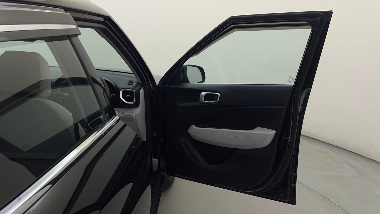 Used 2022 Hyundai Venue SX 1.2 Petrol Petrol Manual interior RIGHT FRONT DOOR OPEN VIEW
