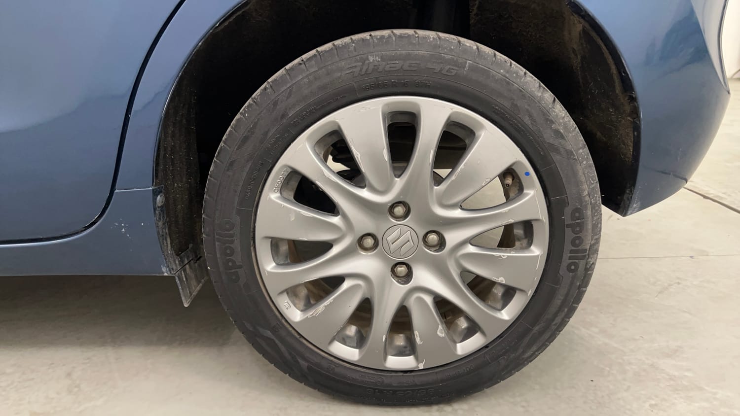 Used 2016 null Petrol Manual tyres LEFT REAR TYRE RIM VIEW