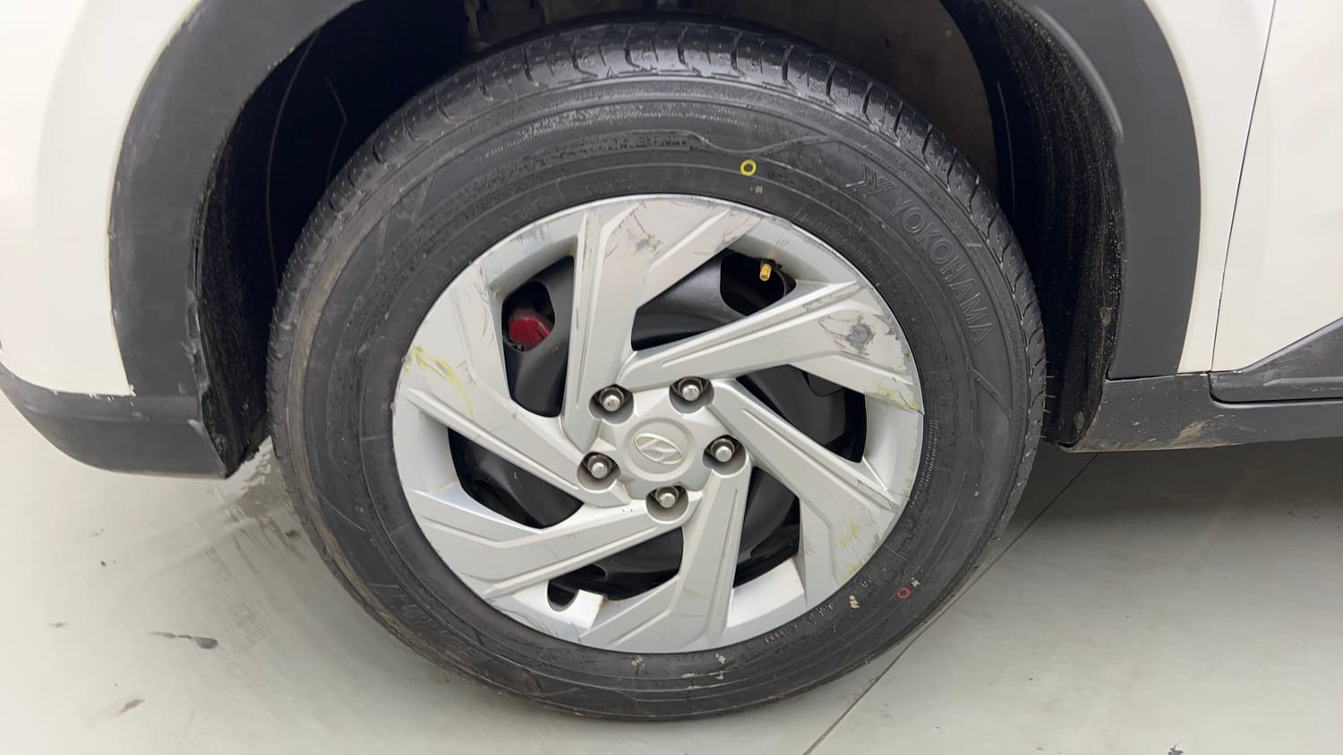 Used 2022 Hyundai Venue S (O) 1.2 Petrol Cng Manual tyres LEFT FRONT TYRE RIM VIEW