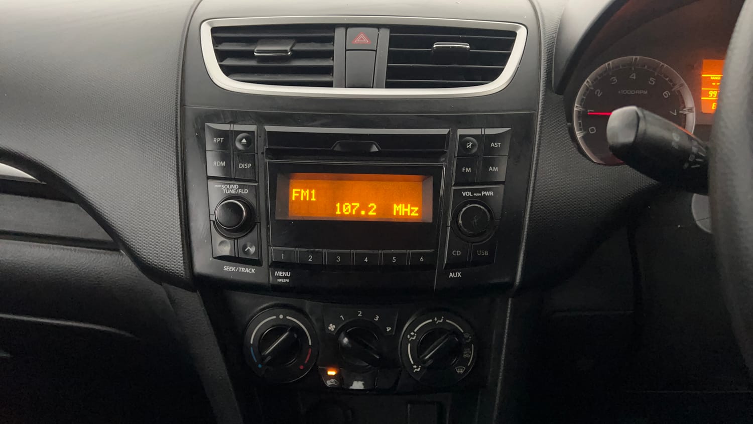 Used 2015 Maruti Suzuki Swift VXi Petrol Manual interior MUSIC SYSTEM & AC CONTROL VIEW