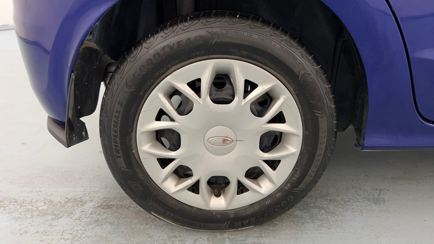 Used 2016 Ford Figo Trend 1.2 Ti-VCT Petrol Manual tyres RIGHT REAR TYRE RIM VIEW
