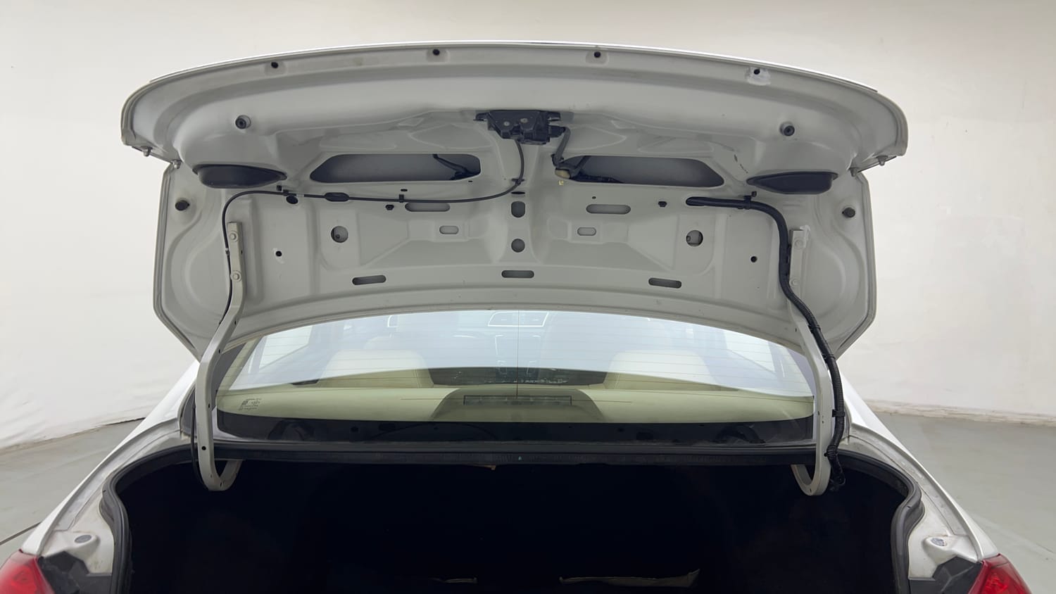 Used 2015 Maruti Suzuki Ciaz VXi+ Petrol Manual interior DICKY DOOR OPEN VIEW