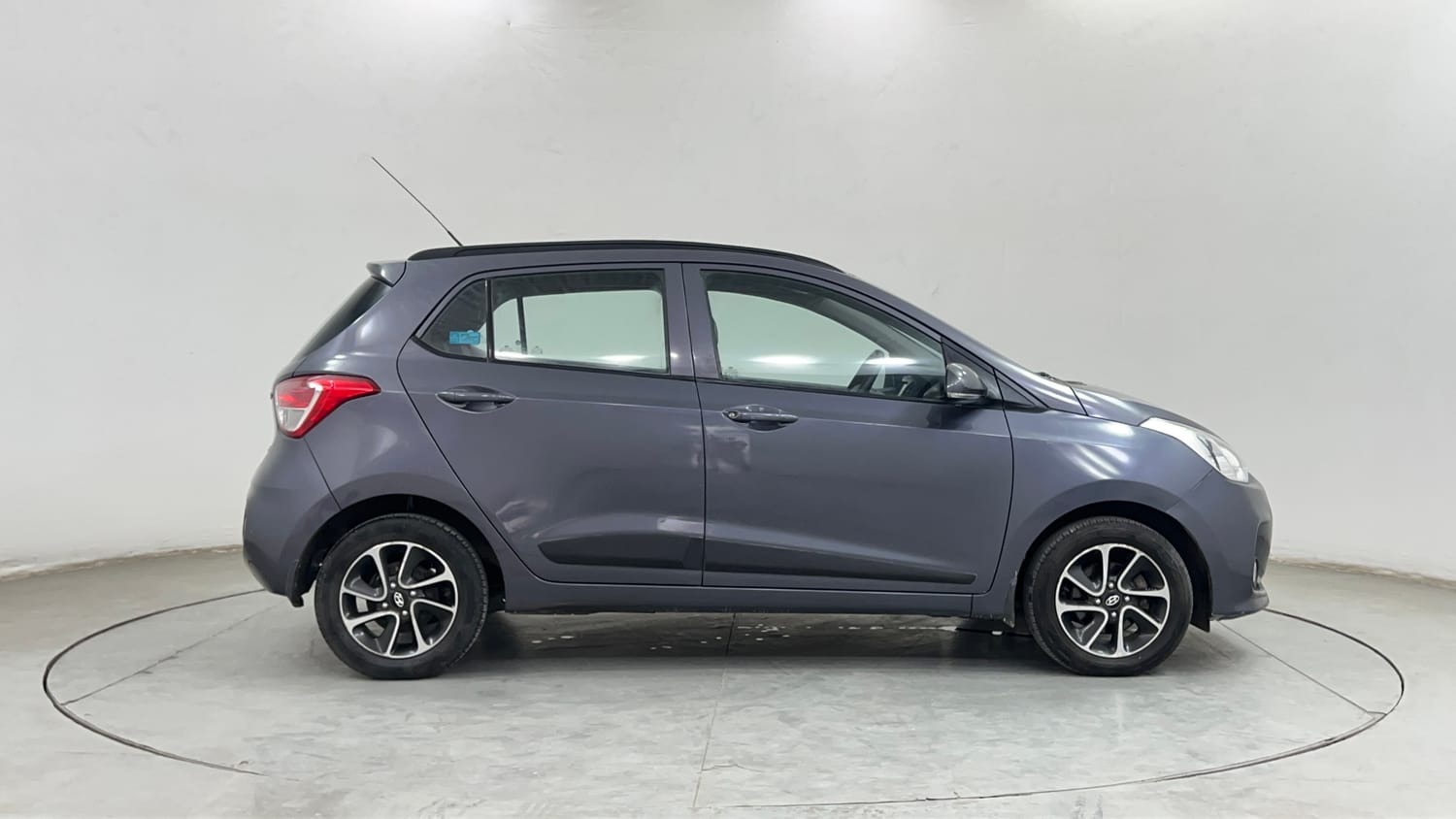 Used 2017 Hyundai Grand i10 Sportz (O) AT 1.2 Kappa VTVT Petrol Automatic exterior RIGHT SIDE VIEW