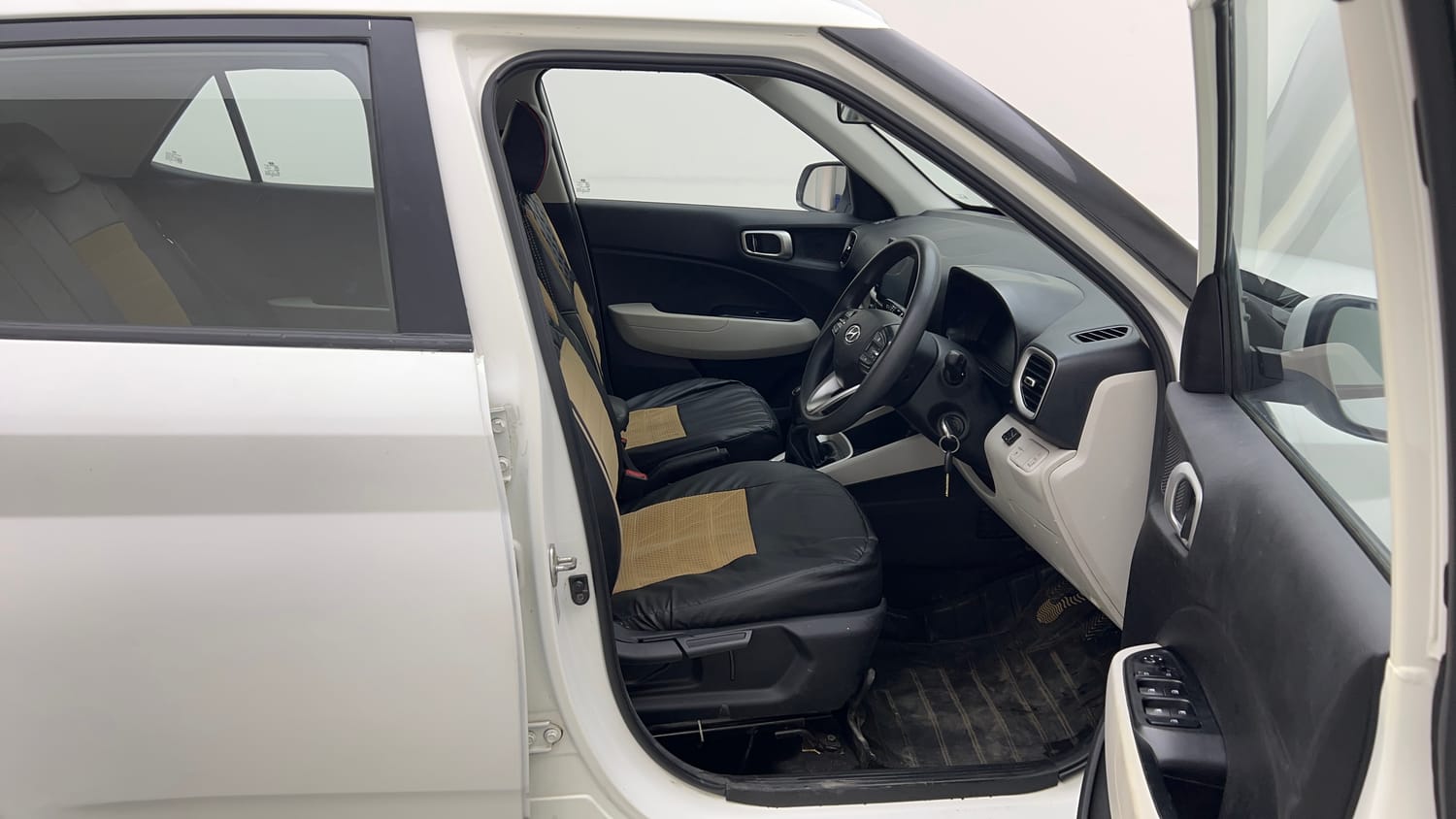 Used 2022 Hyundai Venue S (O) 1.2 Petrol Cng Manual interior RIGHT SIDE FRONT DOOR CABIN VIEW
