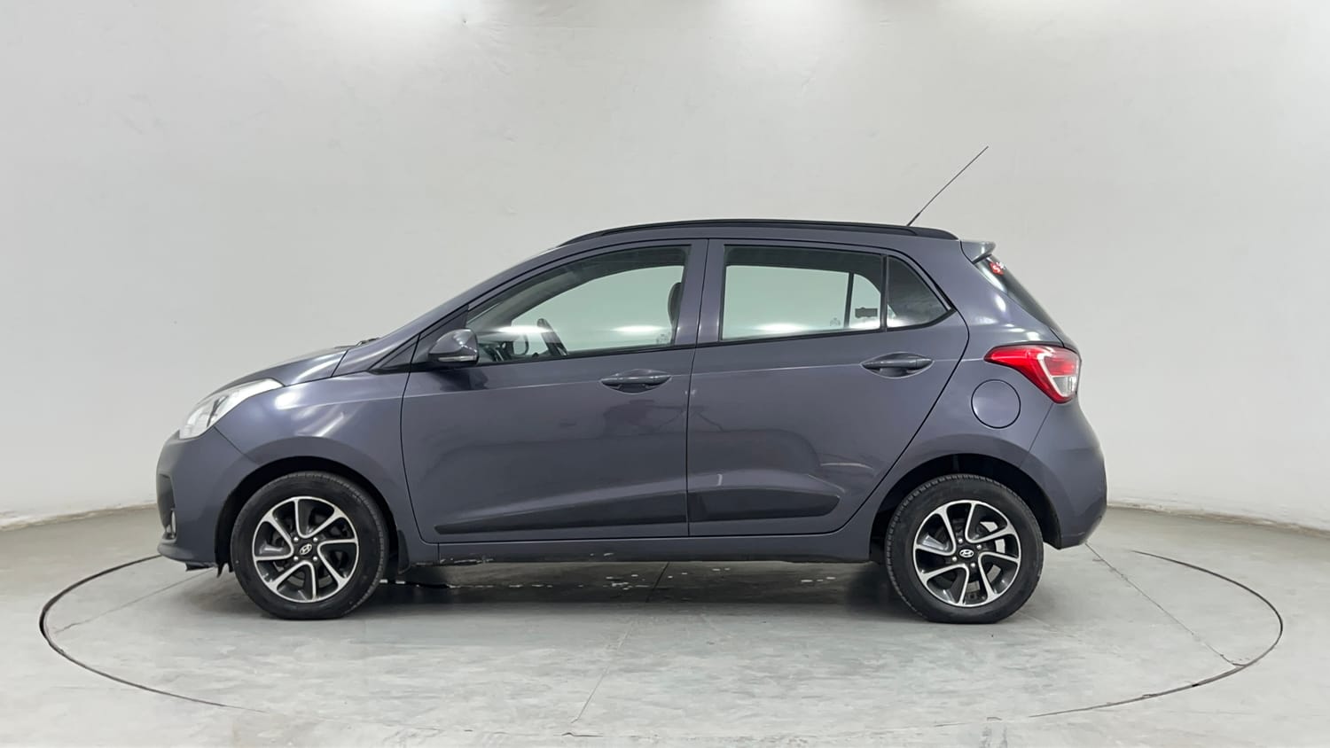 Used 2017 Hyundai Grand i10 Sportz (O) AT 1.2 Kappa VTVT Petrol Automatic exterior LEFT SIDE VIEW