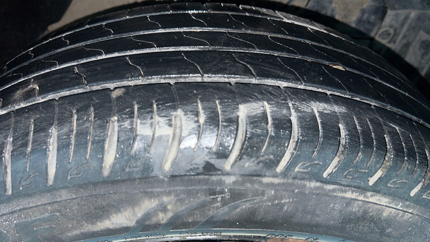 Used 2021 maruti-suzuki Vitara Brezza VXi Petrol Manual tyres RIGHT FRONT TYRE TREAD VIEW