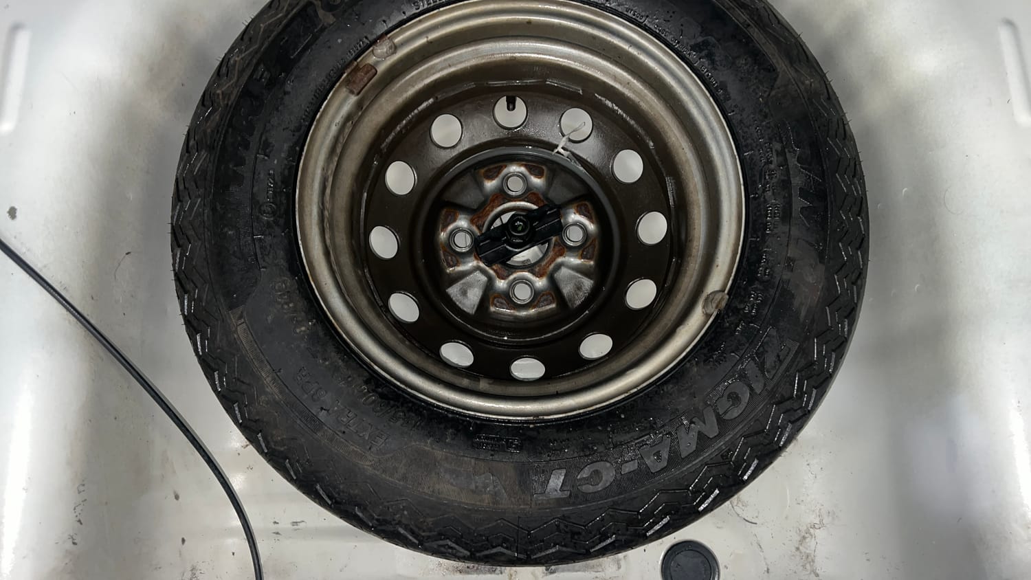 Used 2014 Hyundai Eon Era + Petrol Manual tyres SPARE TYRE VIEW