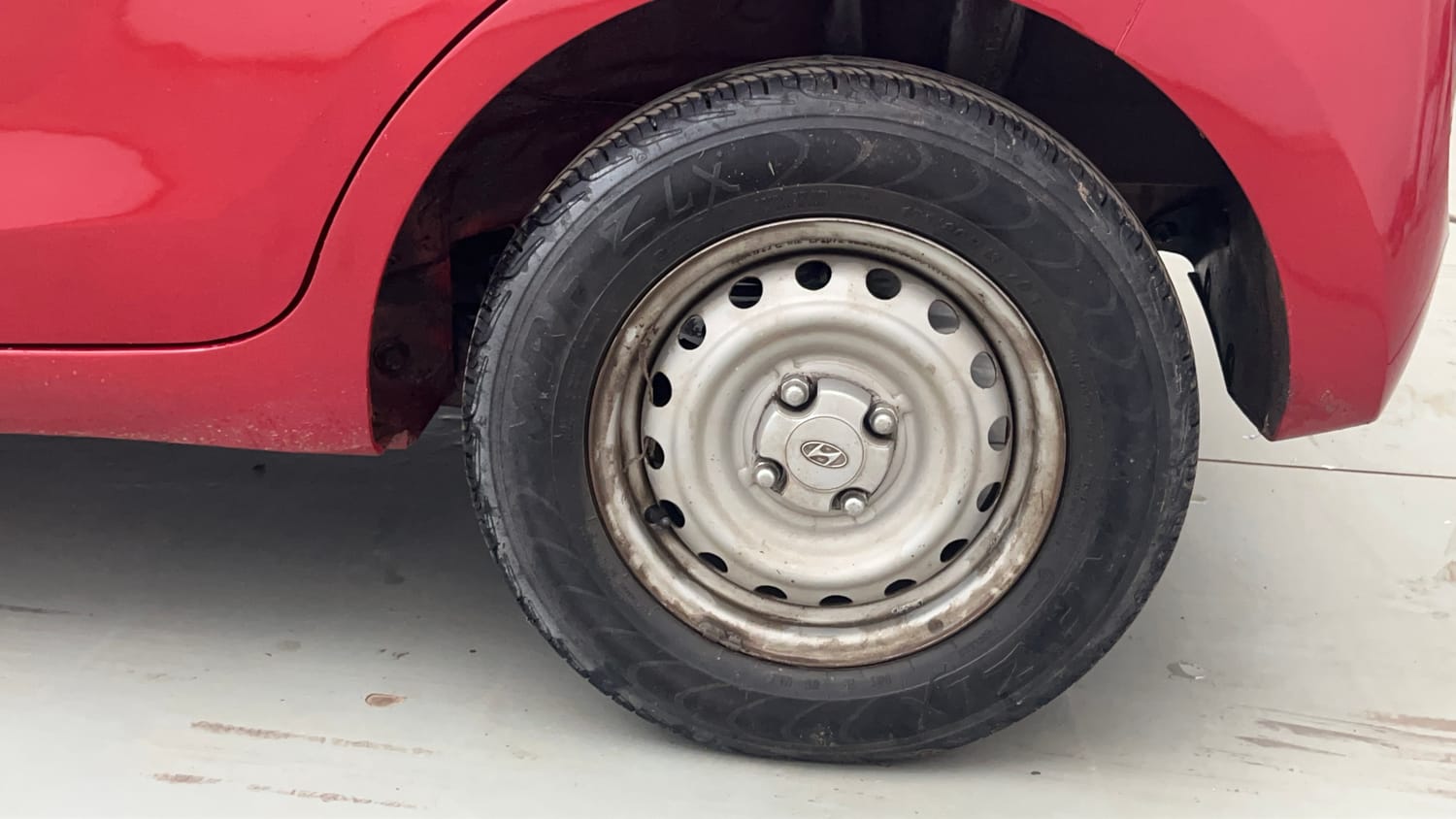 Used 2020 Hyundai Santro Magna Petrol Manual tyres LEFT REAR TYRE RIM VIEW