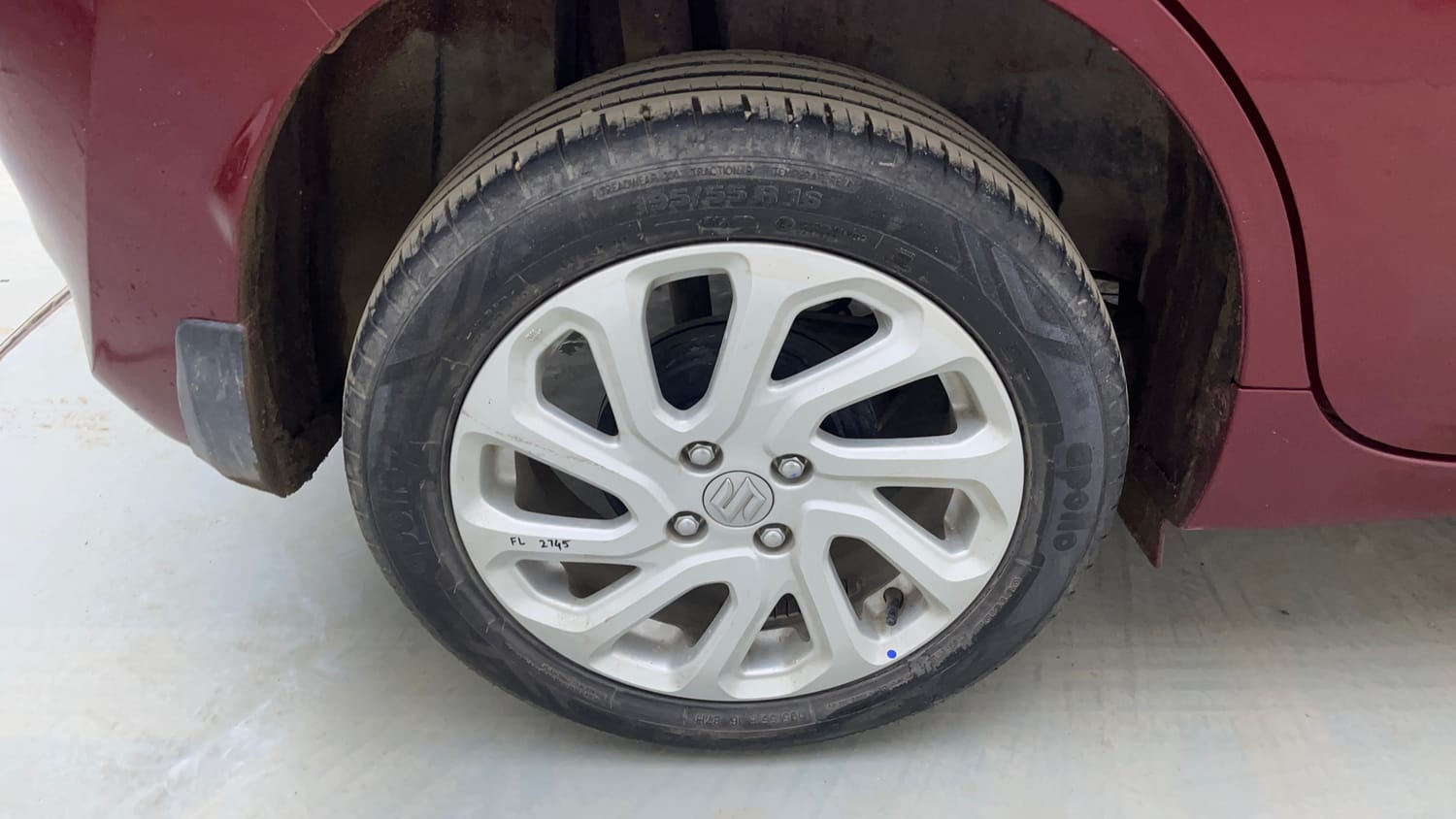 Used 2024 Maruti Suzuki Baleno Zeta AGS Petrol Automatic tyres RIGHT REAR TYRE RIM VIEW