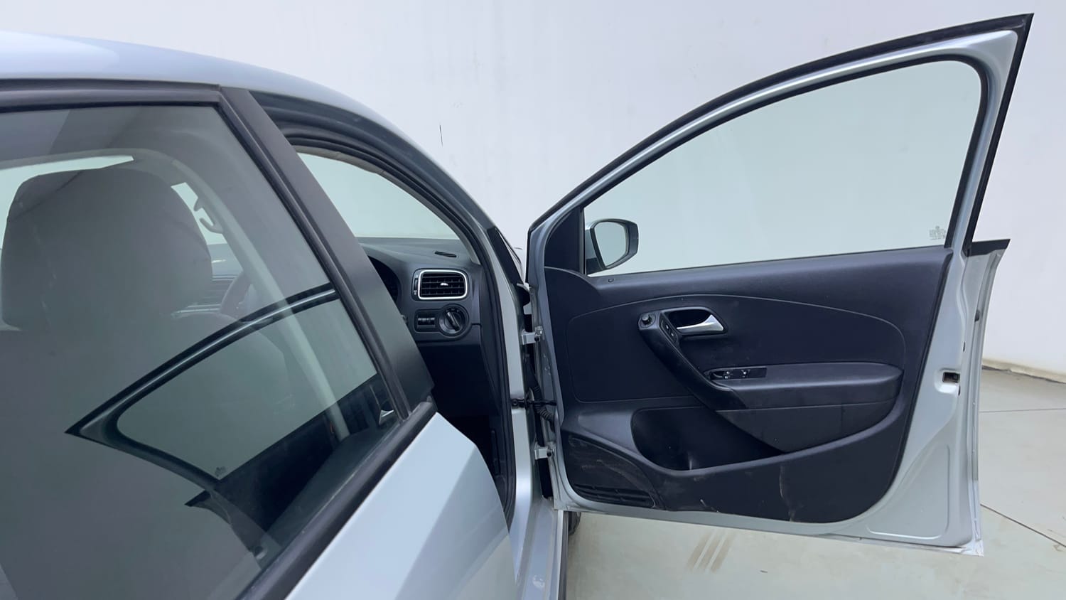 Used 2020 Volkswagen Polo Comfortline 1.0L (P) Petrol Manual interior RIGHT FRONT DOOR OPEN VIEW