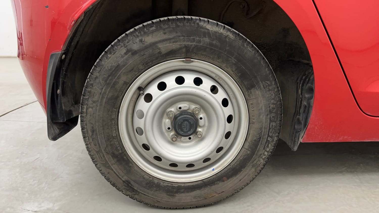 Used 2020 Tata Altroz XE Petrol Petrol Manual tyres RIGHT REAR TYRE RIM VIEW