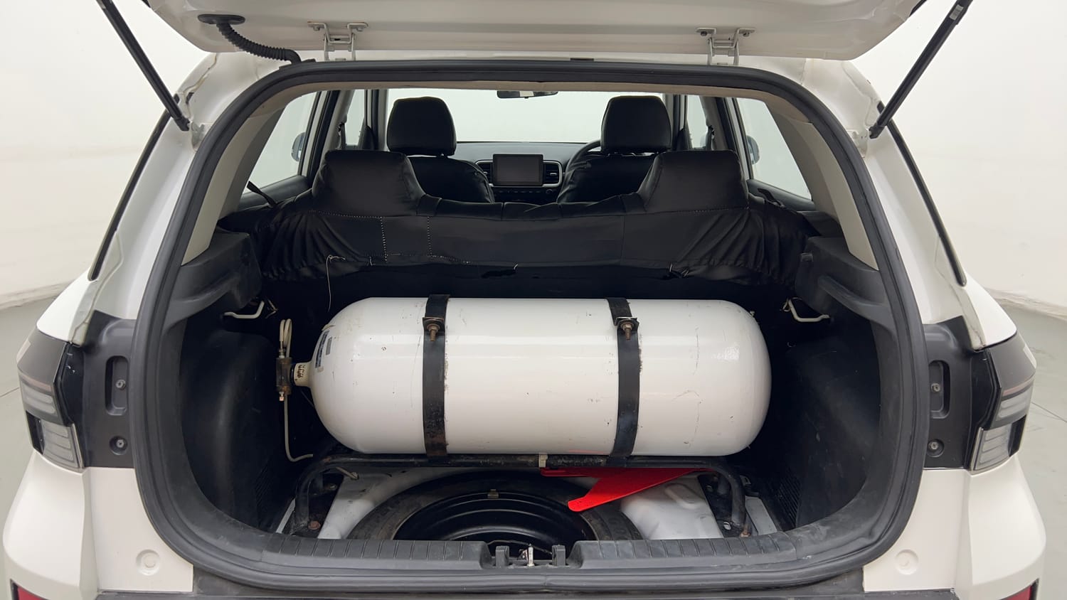 Used 2022 Hyundai Venue S (O) 1.2 Petrol Cng Manual interior DICKY INSIDE VIEW