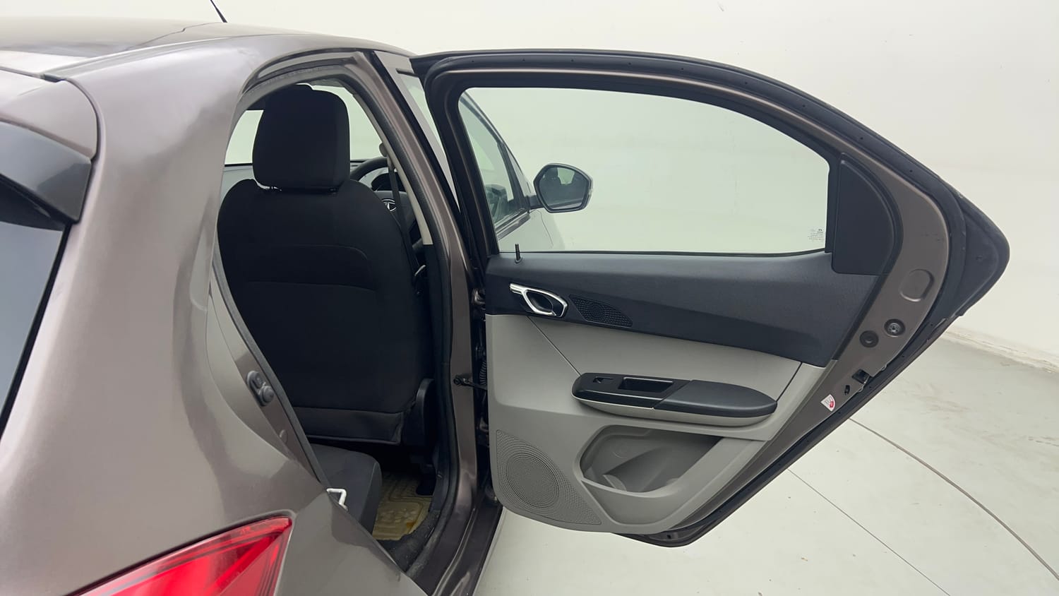 Used 2018 Tata Tiago XZ W/O Alloy Petrol + CNG(Outside Fitted) Cng Manual interior RIGHT REAR DOOR OPEN VIEW
