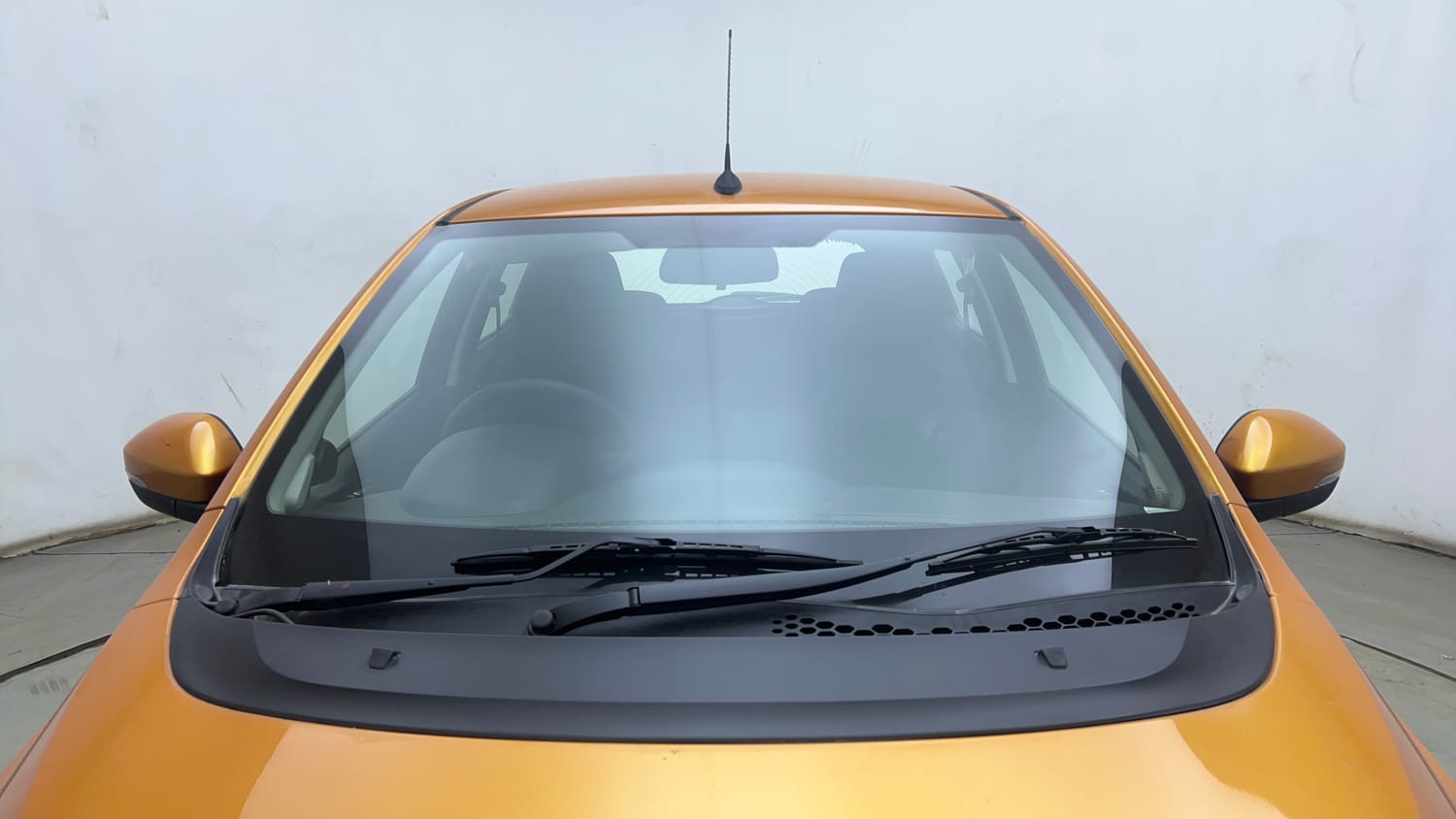 Used 2016 Tata Tiago Revotron XZ Petrol Manual exterior FRONT WINDSHIELD VIEW