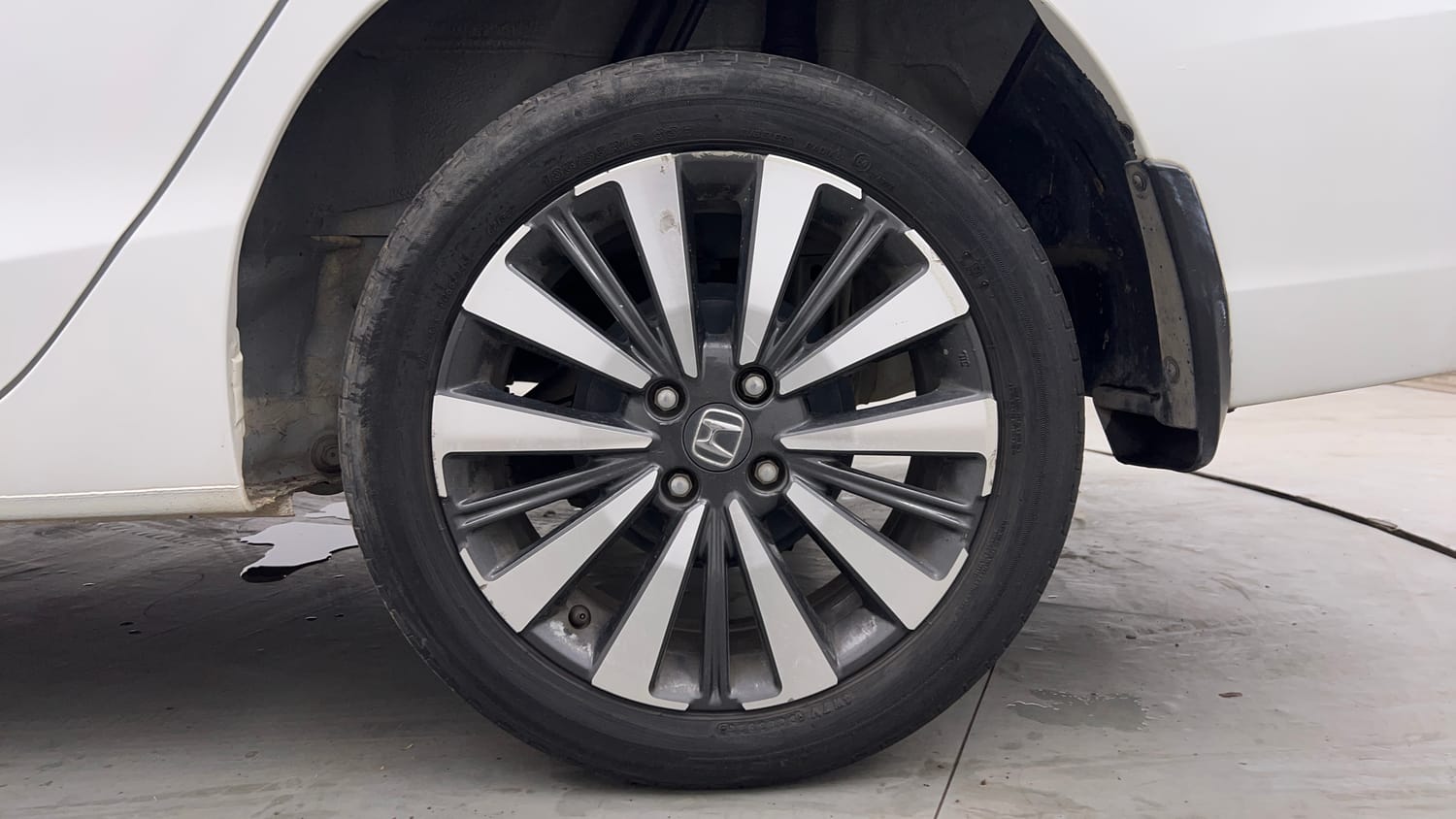 Used 2024 Honda City ZX Petrol CVT Petrol Automatic tyres LEFT REAR TYRE RIM VIEW