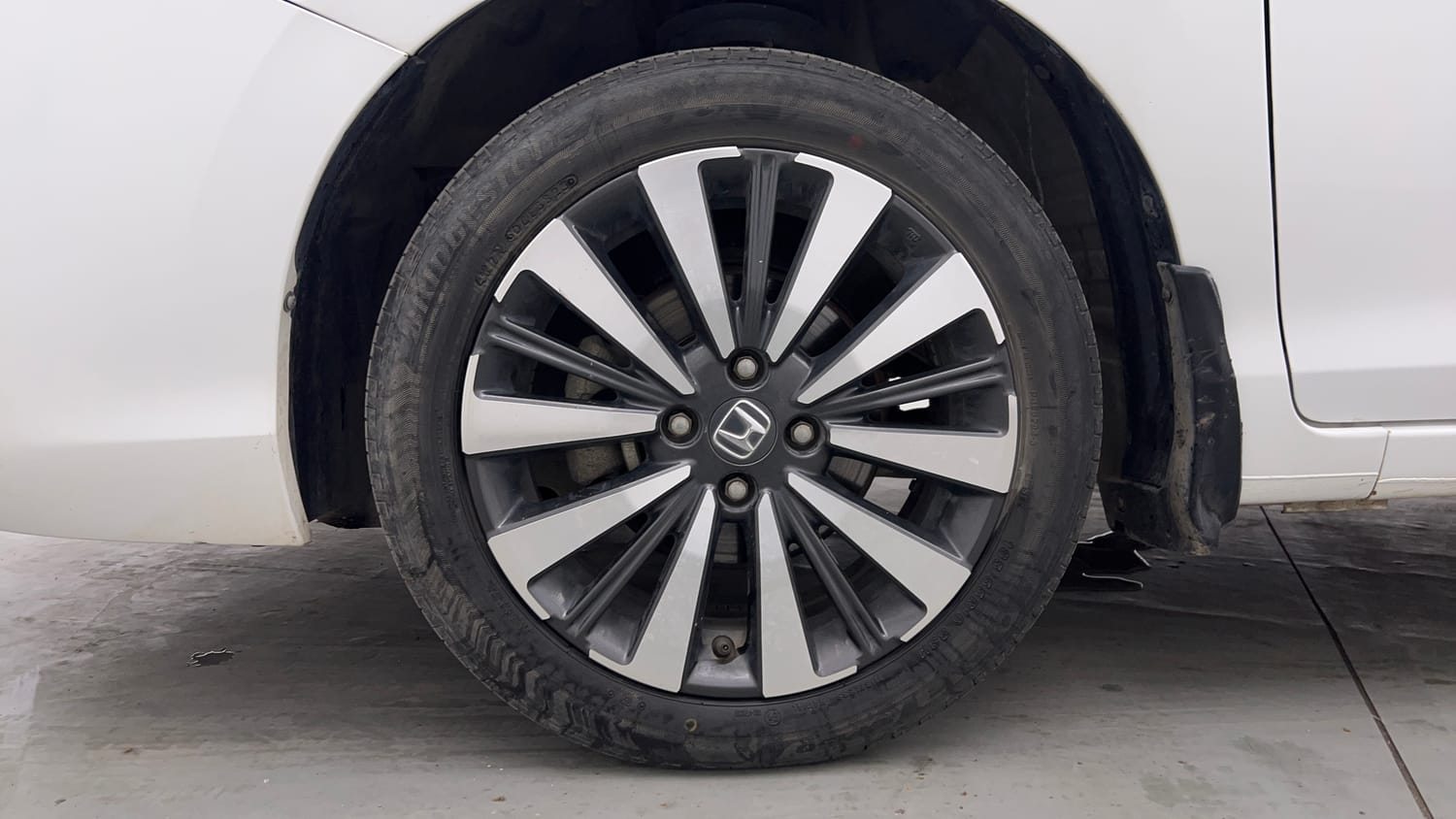 Used 2024 Honda City ZX Petrol CVT Petrol Automatic tyres LEFT FRONT TYRE RIM VIEW