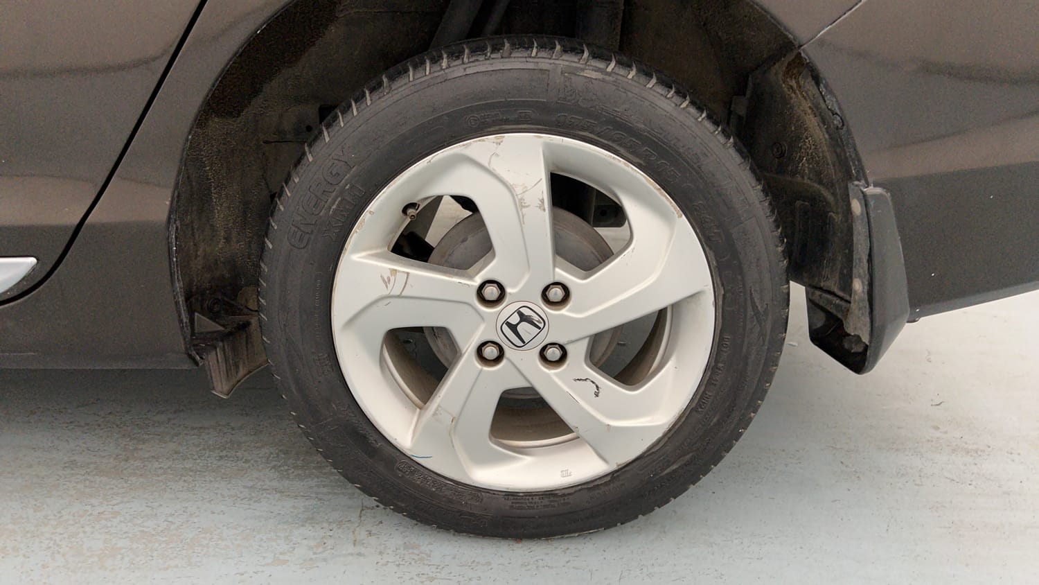 Used 2015 Honda City VX Petrol Manual tyres LEFT REAR TYRE RIM VIEW