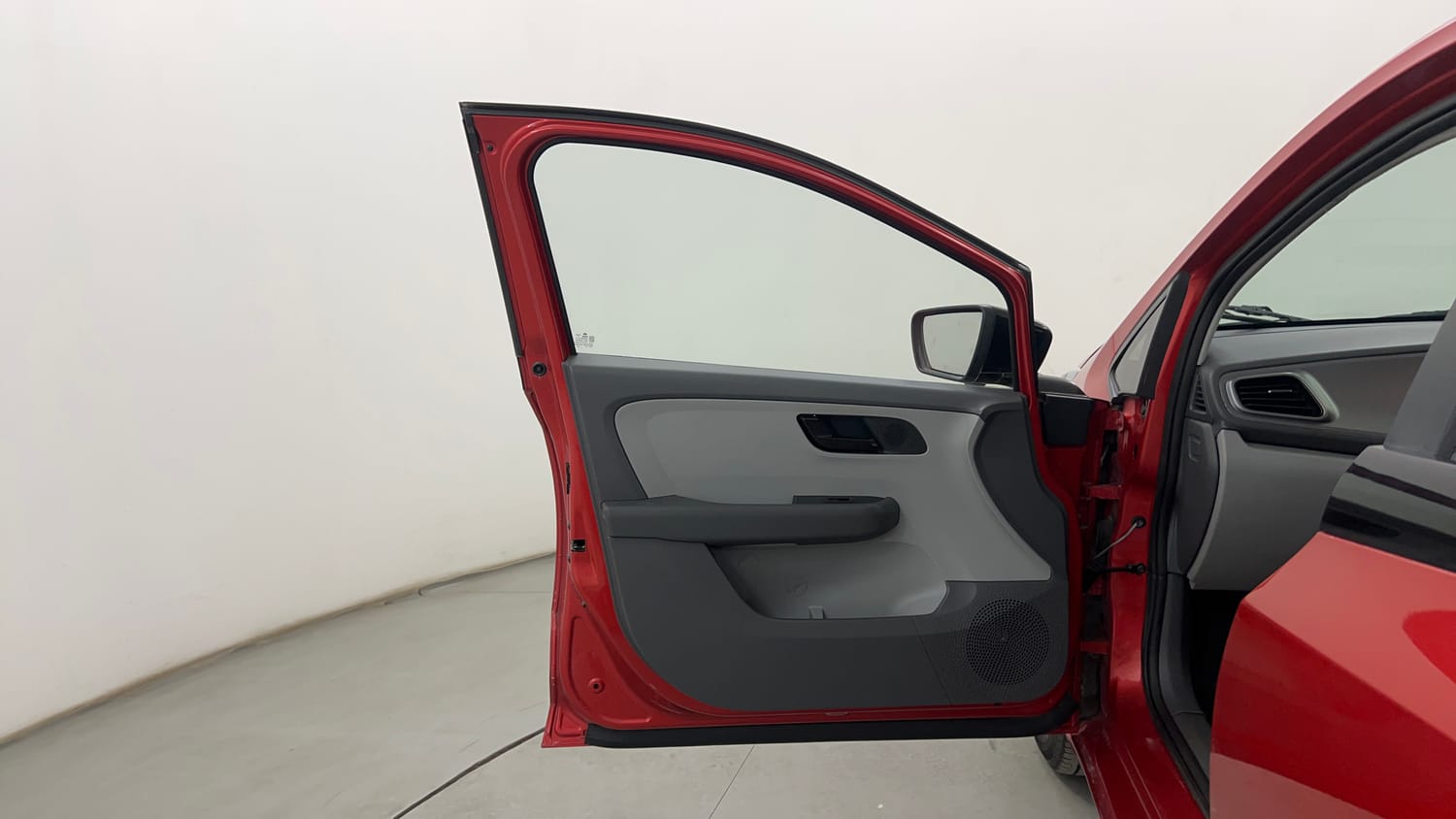 Used 2020 Tata Altroz XE Petrol Petrol Manual interior LEFT FRONT DOOR OPEN VIEW
