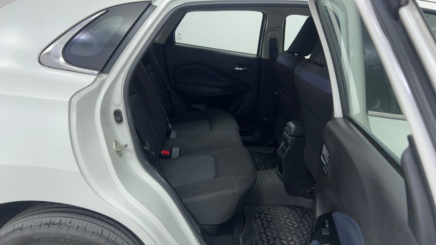 Used 2023 Maruti Suzuki Baleno Zeta AGS Petrol Automatic interior RIGHT SIDE REAR DOOR CABIN VIEW