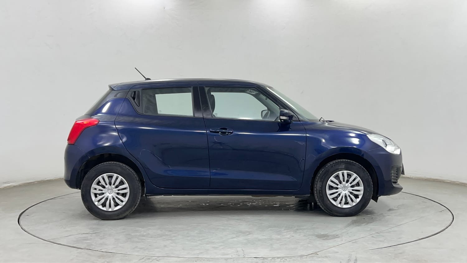 Used 2022 Maruti Suzuki Swift VXi AMT Petrol Automatic exterior RIGHT SIDE VIEW