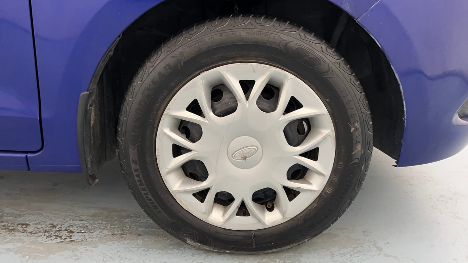 Used 2016 Ford Figo Trend 1.2 Ti-VCT Petrol Manual tyres RIGHT FRONT TYRE RIM VIEW