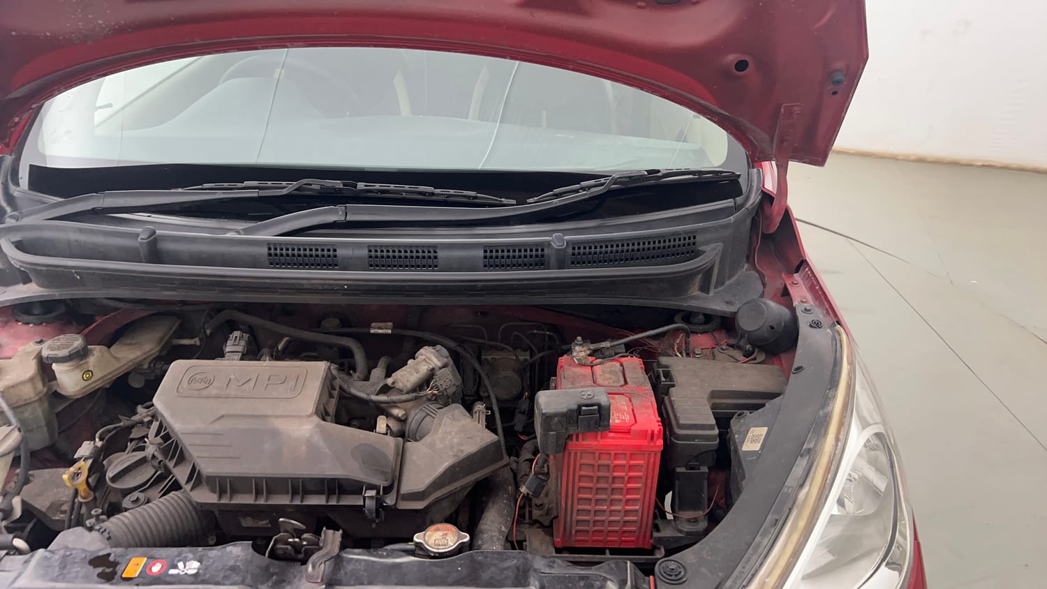 Used 2020 Hyundai Santro Magna Petrol Manual engine ENGINE LEFT SIDE HINGE & APRON VIEW