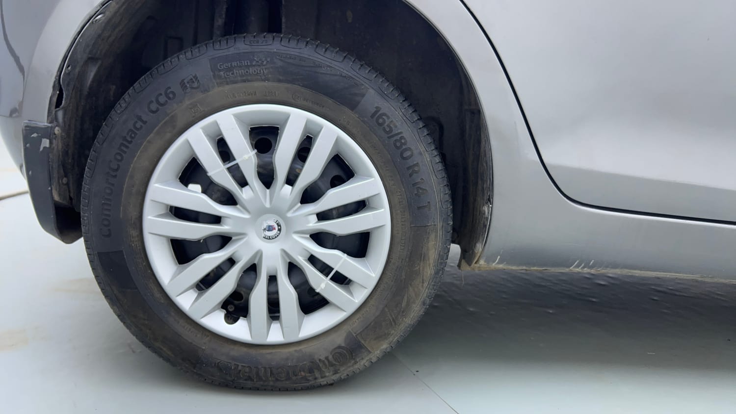 Used 2012 Maruti Suzuki Swift VXi Petrol Manual tyres RIGHT REAR TYRE RIM VIEW