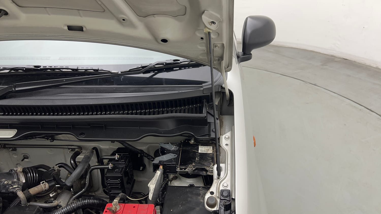 Used 2023 Maruti Suzuki Alto K10 LXi Petrol Manual engine ENGINE LEFT SIDE HINGE & APRON VIEW