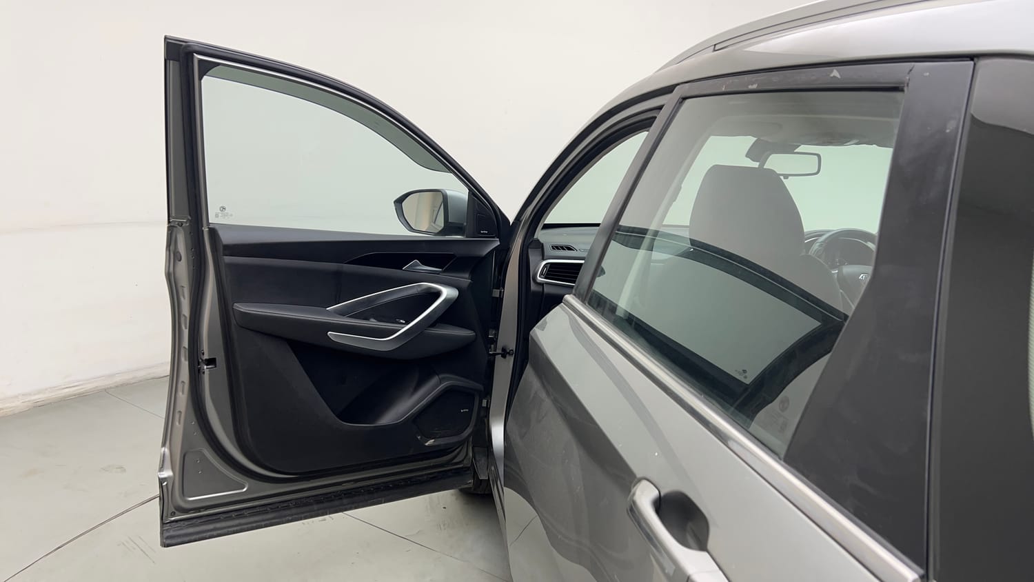 Used 2019 MG Motors Hector Sharp 1.5 DCT Petrol Petrol Automatic interior LEFT FRONT DOOR OPEN VIEW