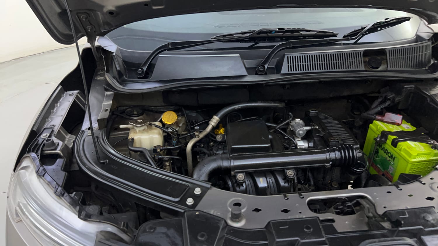 Used 2021 Renault Kiger RXT MT Petrol Manual engine ENGINE RIGHT SIDE HINGE & APRON VIEW