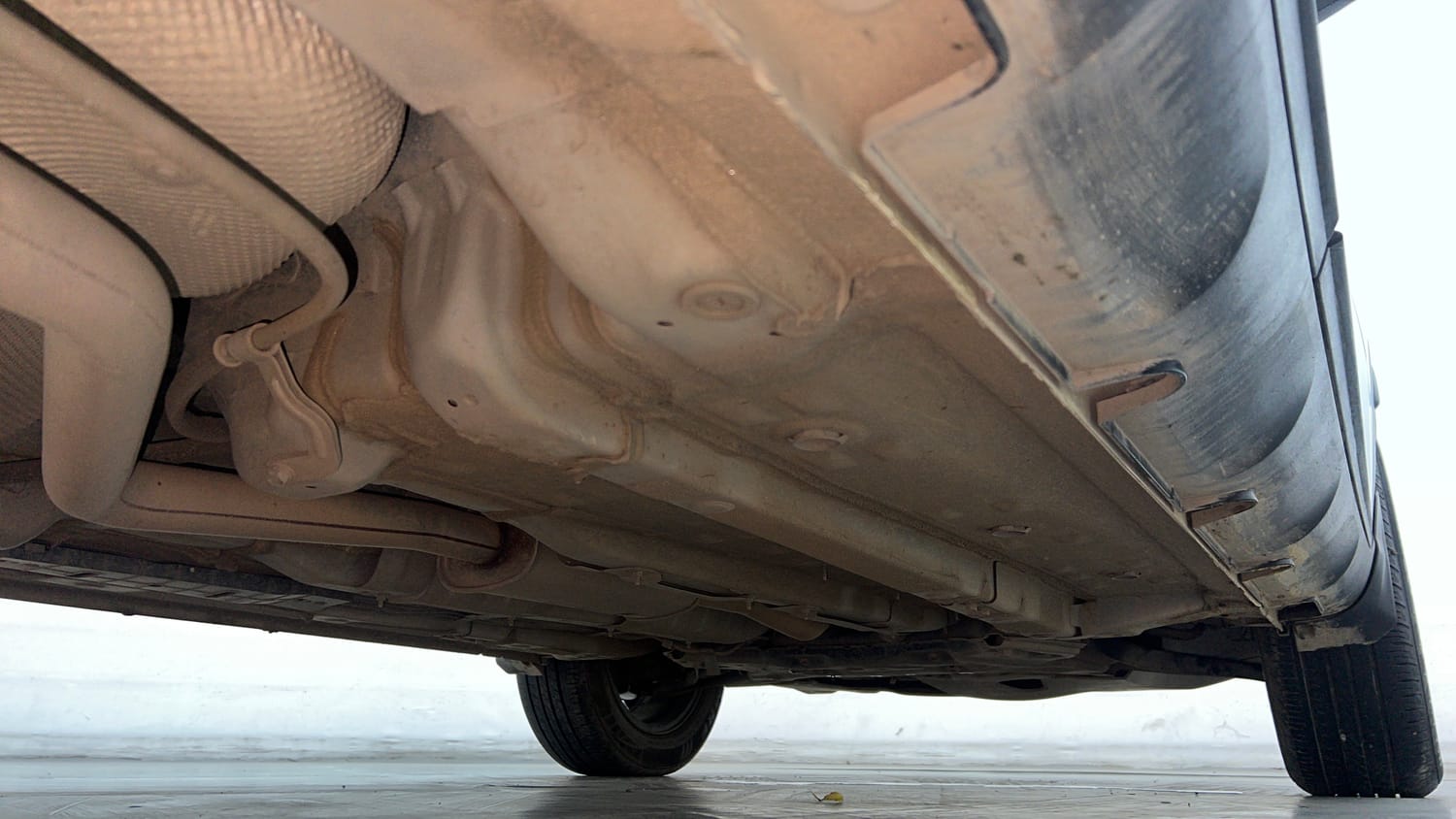 Used 2020 Hyundai Venue SX Plus 1.0 Turbo DCT Petrol Automatic extra REAR RIGHT UNDERBODY VIEW