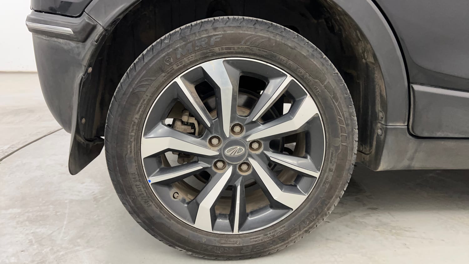 Used 2022 Mahindra XUV 300 W8 (O) 1.2 Petrol Petrol Manual tyres RIGHT REAR TYRE RIM VIEW