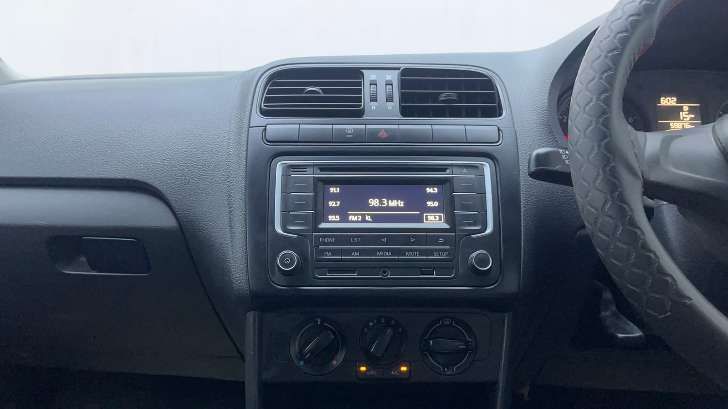 Used 2020 Volkswagen Polo Comfortline 1.0L (P) Petrol Manual interior MUSIC SYSTEM & AC CONTROL VIEW