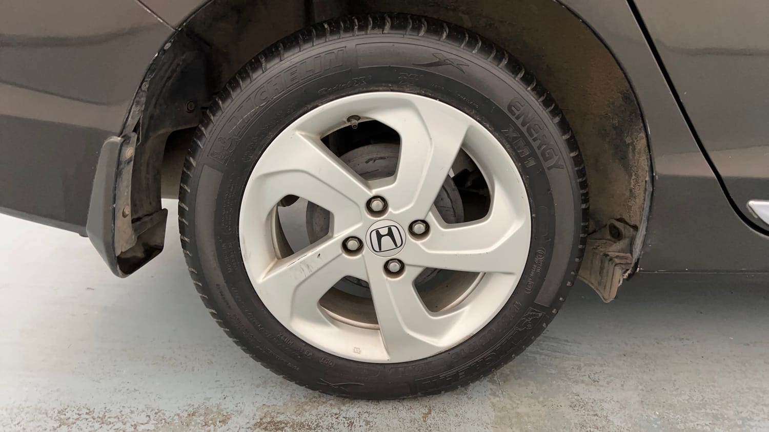 Used 2015 Honda City VX Petrol Manual tyres RIGHT REAR TYRE RIM VIEW