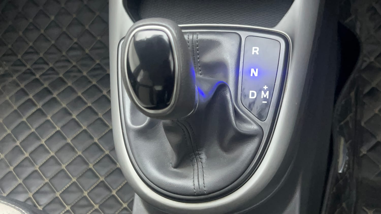 Used 2020 Hyundai Grand i10 Nios Sportz AMT 1.2 Kappa VTVT Petrol Automatic interior GEAR  KNOB VIEW