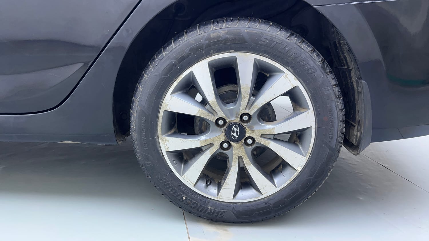 Used 2015 Hyundai Fluidic Verna 4S 1.6 VTVT S(O) Petrol Manual tyres LEFT REAR TYRE RIM VIEW