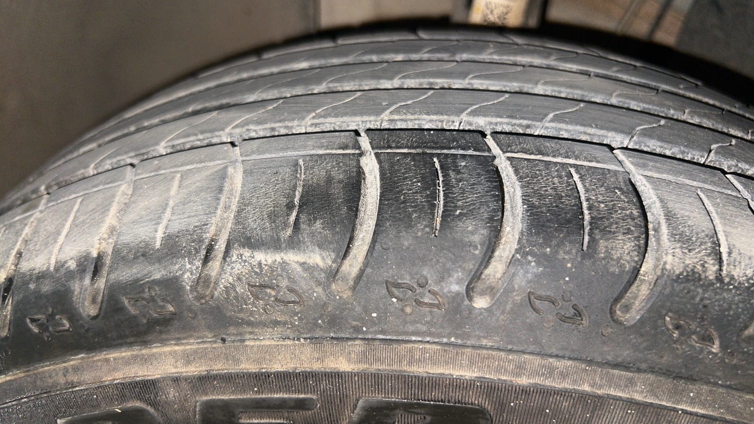 Used 2024 Skoda Kushaq Ambition 1.0L TSI MT Petrol Manual tyres LEFT FRONT TYRE TREAD VIEW