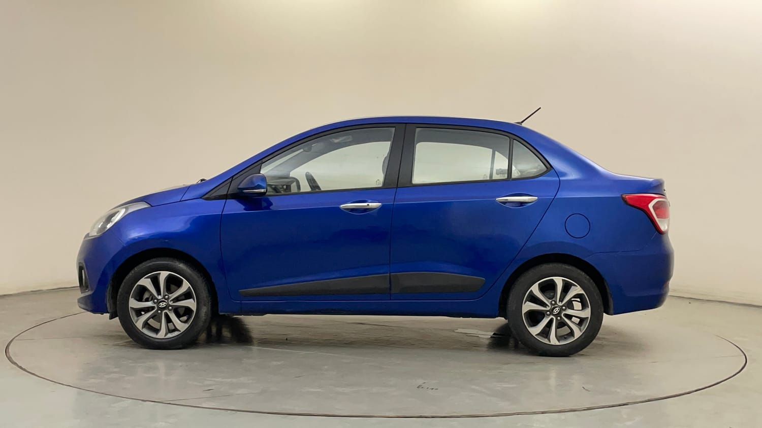 Used 2015 Hyundai Xcent SX 1.2 (O) Petrol Manual exterior LEFT SIDE VIEW