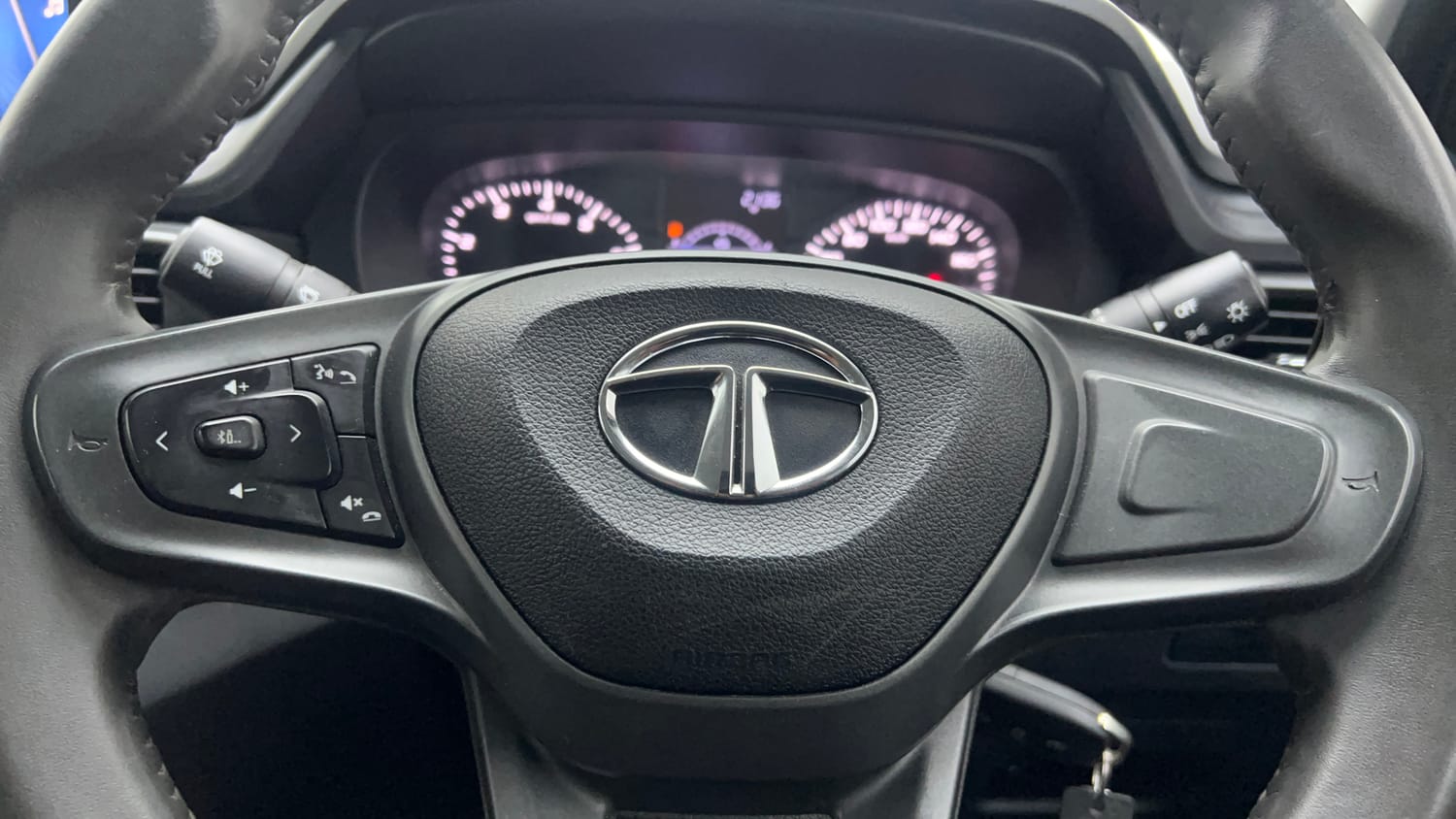 Used 2023 Tata Punch Camo Adventure Rhythm AMT Petrol Automatic top_features Steering mounted controls