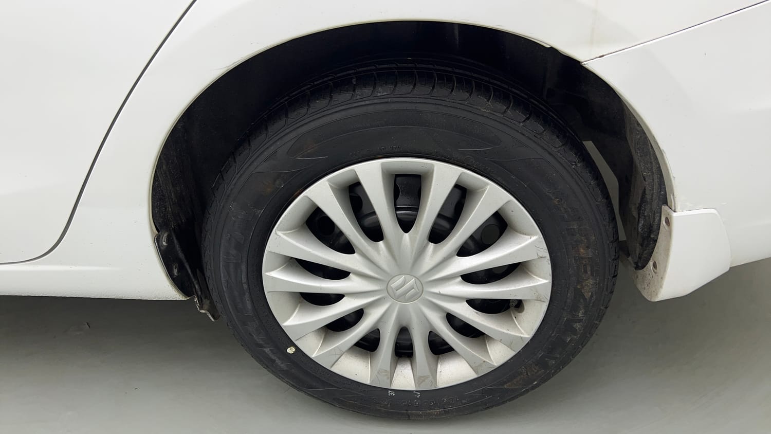 Used 2015 Maruti Suzuki Ciaz VXi+ Petrol Manual tyres LEFT REAR TYRE RIM VIEW