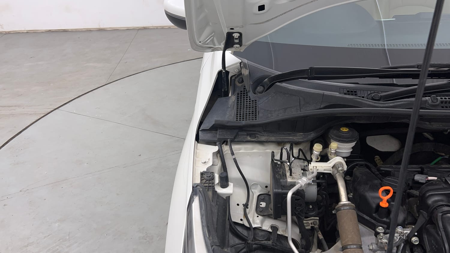 Used 2024 Honda City ZX Petrol CVT Petrol Automatic engine ENGINE RIGHT SIDE HINGE & APRON VIEW