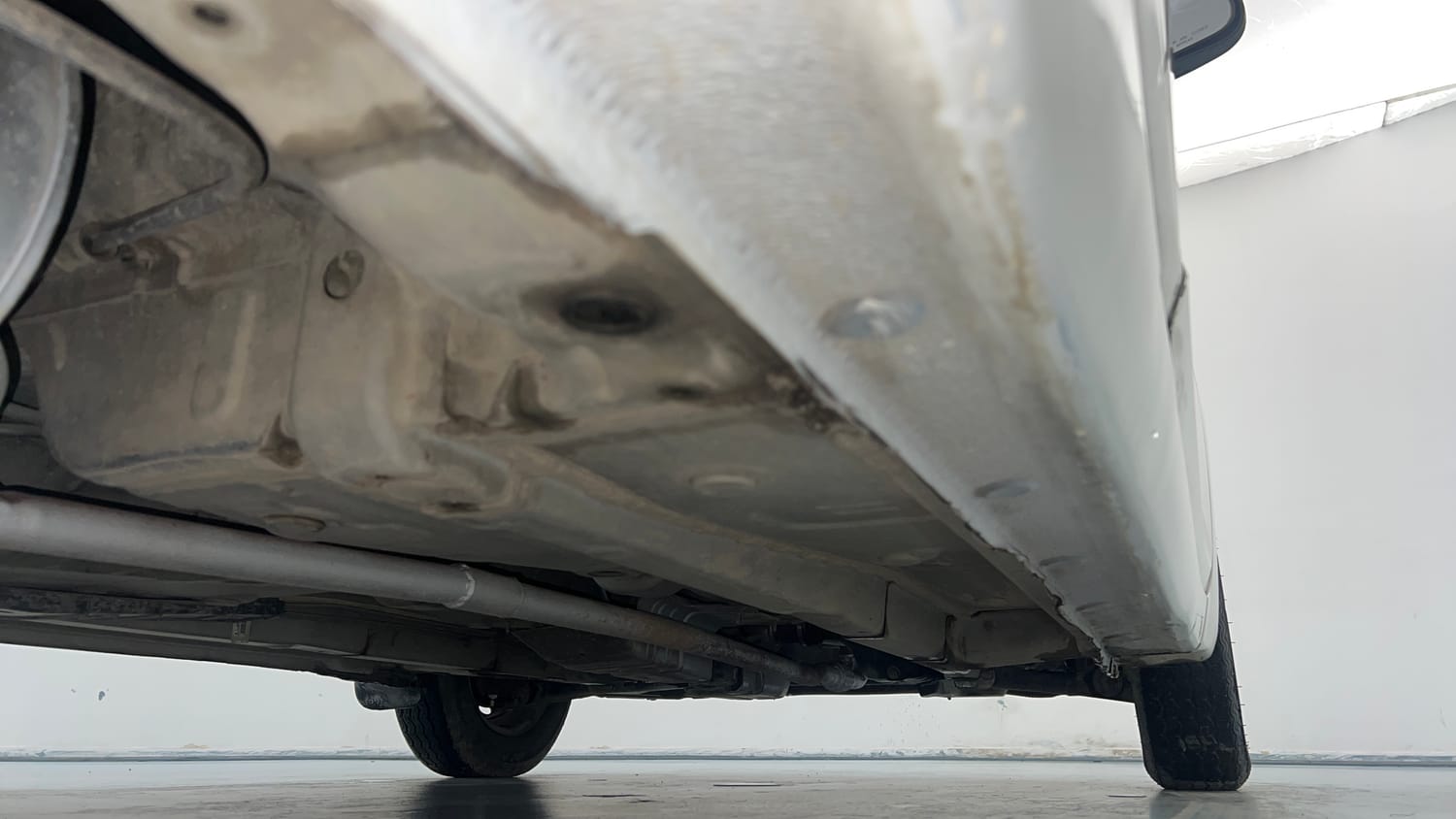 Used 2014 Hyundai Eon Era + Petrol Manual extra REAR RIGHT UNDERBODY VIEW