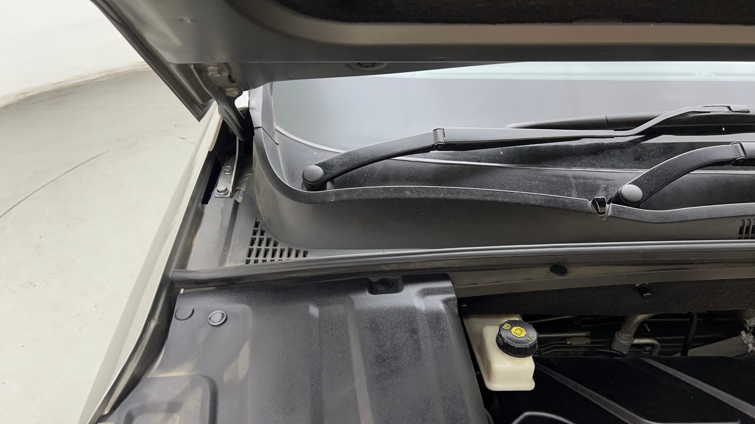 Used 2019 MG Motors Hector Sharp 1.5 DCT Petrol Petrol Automatic engine ENGINE RIGHT SIDE HINGE & APRON VIEW