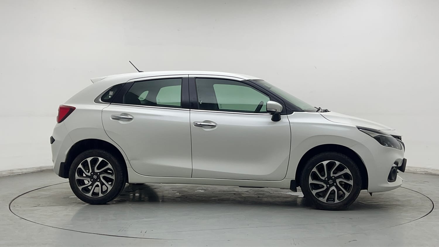 Used 2023 Maruti Suzuki Baleno Alpha AGS Petrol Automatic exterior RIGHT SIDE VIEW