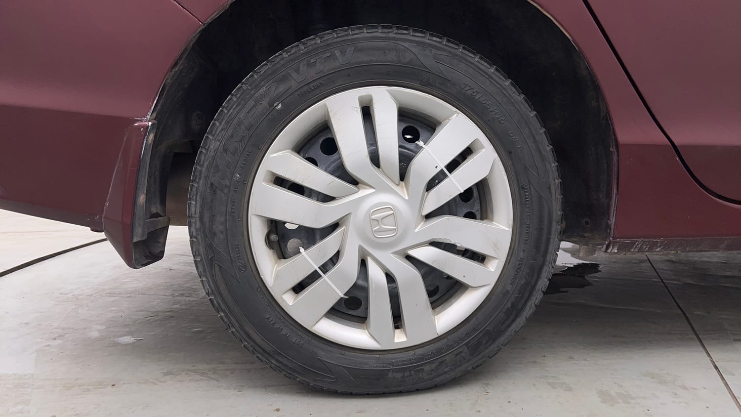Used 2015 Honda City SV Petrol Manual tyres RIGHT REAR TYRE RIM VIEW
