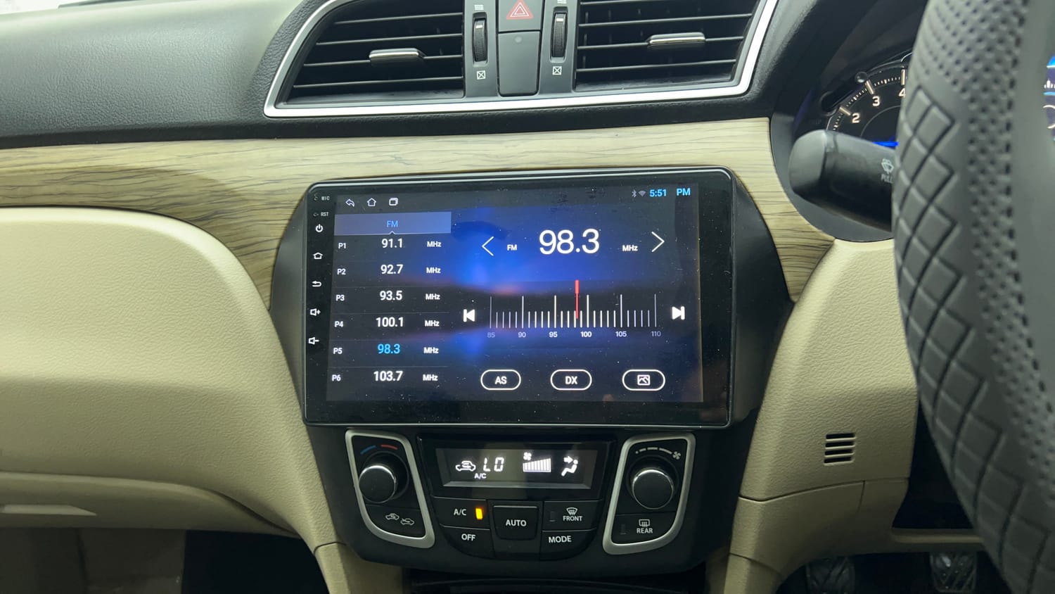 Used 2020 Maruti Suzuki Ciaz Delta 1.5 Petrol Manual top_features Integrated (in-dash) music system