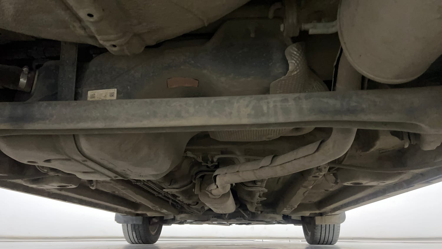 Used 2022 Mahindra XUV 300 W8 (O) 1.2 Petrol Petrol Manual extra REAR UNDERBODY VIEW (TAKEN FROM REAR)