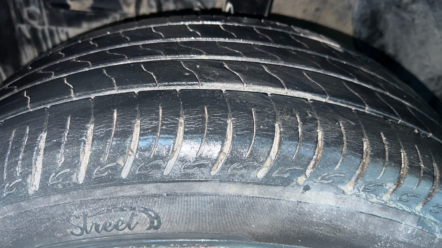 Used 2021 maruti-suzuki Vitara Brezza VXi Petrol Manual tyres LEFT FRONT TYRE TREAD VIEW